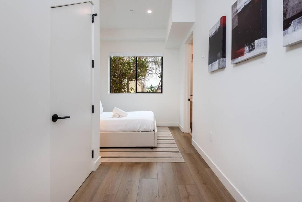 Westlake Luxury 3br With Free Parking & Bbq * Los Angeles