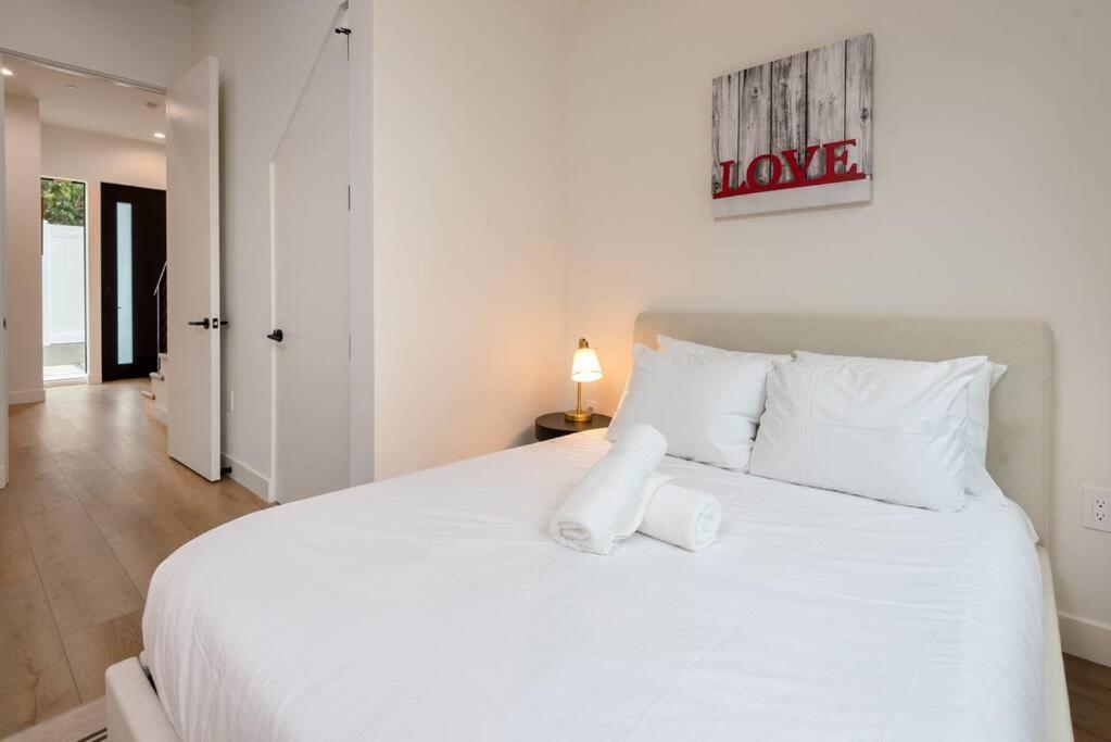Westlake Luxury 3br With Free Parking & Bbq Los Angeles