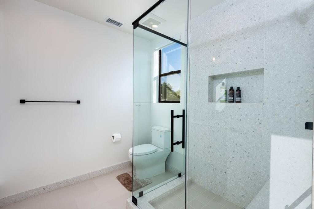 Westlake Luxury 3br With Free Parking & Bbq * Los Angeles
