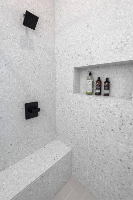 Westlake Luxury 3br With Free Parking & Bbq Ferienhaus *